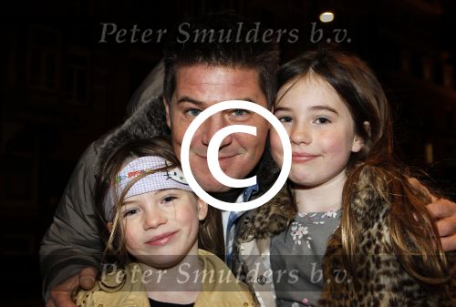 Amsterdam 17 december 2011
Premiere Anubis in het nieuwe de la mar theater. Martijn Krabbe met dochters en een vriendin (r)
Peter Smulders bv