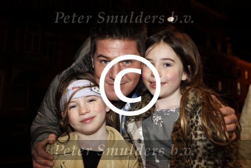 Amsterdam 17 december 2011
Premiere Anubis in het nieuwe de la mar theater. Martijn Krabbe met dochters en een vriendin (r)
Peter Smulders bv