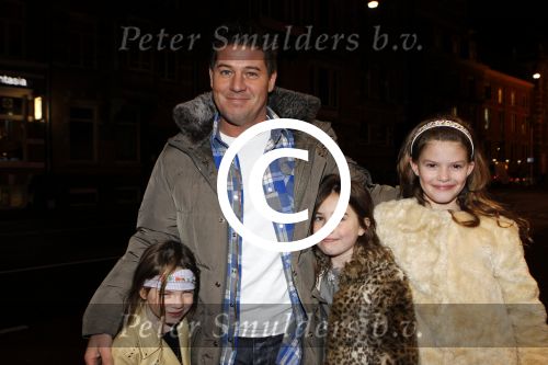 Amsterdam 17 december 2011
Premiere Anubis in het nieuwe de la mar theater. Martijn Krabbe met dochters en een vriendin (r)
Peter Smulders bv