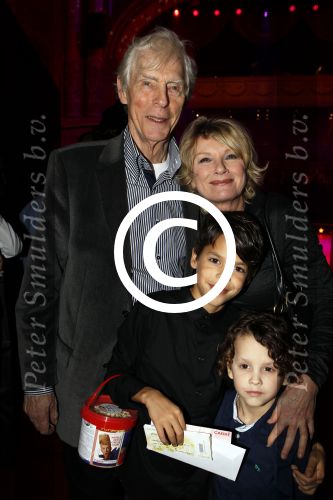 Amsterdam 22 december 2011
Premiere kerstcircus in carre. Martine Bijl en Berend Boudewijn met kleinkinderen
Peter Smulders bv