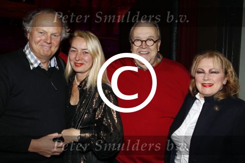 Amsterdam 22 december 2011
Premiere kerstcircus in carre. gaby en Maurice Hermans met vrouwen
Peter Smulders bv