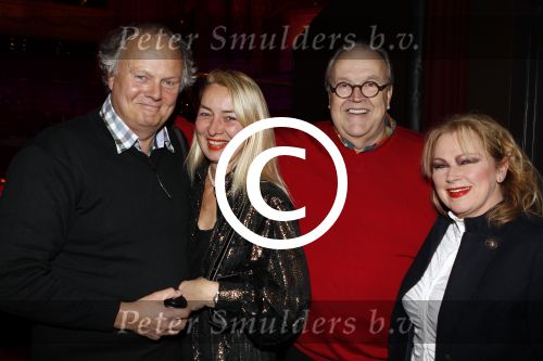 Amsterdam 22 december 2011
Premiere kerstcircus in carre. gaby en Maurice Hermans met vrouwen
Peter Smulders bv