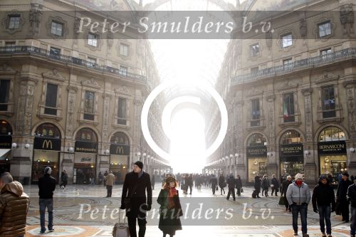 Milaan 18 januari 2012
Yolanthe Sneijder Cabau bij haar appartement en bij de kathedraal in Milaan samen met haar zus Rebecca. winkelcentrum milaan
Peter Smulders bv