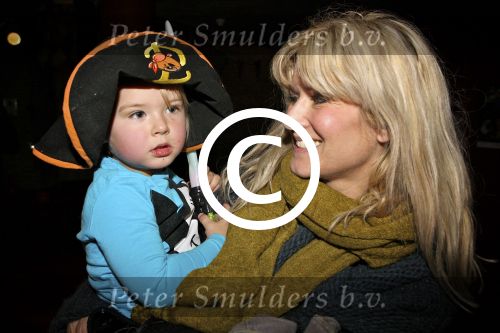 Tiel 08 Januari 2012
Premiere Piet Piraat 3D.  Monica van Buuren Moon met jongste zoon Emile Senna.
Peter Smulders bv