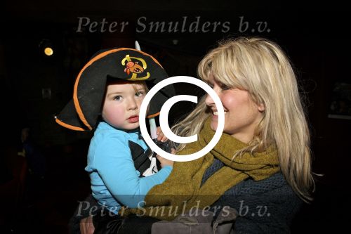 Tiel 08 Januari 2012
Premiere Piet Piraat 3D.  Monica van Buuren Moon met jongste zoon Emile Senna.
Peter Smulders bv