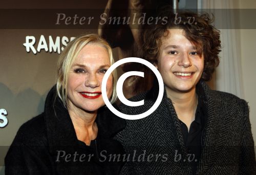 Den Haag 1 december 2011
Premiere Ramses in de schowburg van Den Haag. Monique v d Ven met zoon Sammy
Peter Smulders bv
