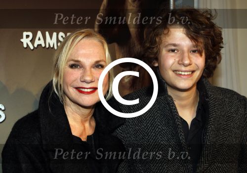 Den Haag 1 december 2011
Premiere Ramses in de schowburg van Den Haag. Monique v d Ven met zoon Sammy
Peter Smulders bv