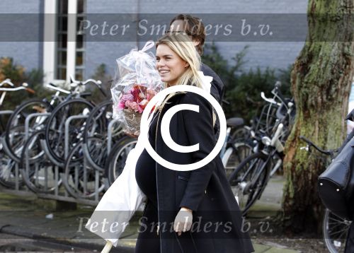 Amsterdam 24 december 2011
Nicolette v dam zwanger en vriend Bas Smit doen kerst boodschappen.
Peter Smulders bv
