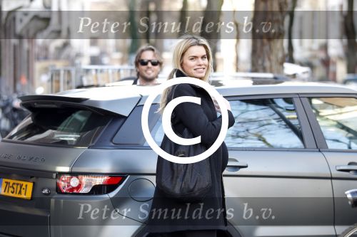 Amsterdam 24 december 2011
Nicolette v dam zwanger en vriend Bas Smit doen kerst boodschappen.
Peter Smulders bv