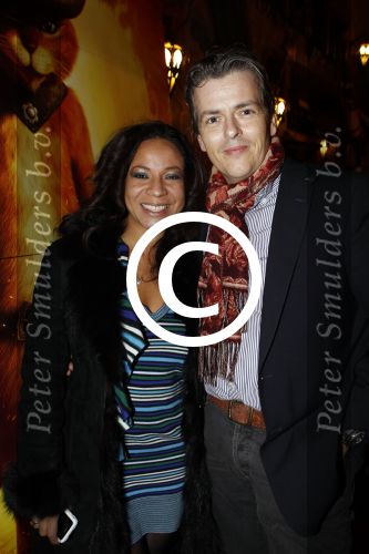 Amsterdam 4 december 2011
Premiere de gelaarsde kat in tuschinski. Nurlaila Kareem met man Muriel Wolda
Peter Smulders bv