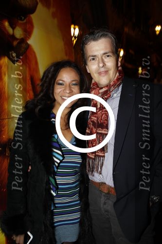 Amsterdam 4 december 2011
Premiere de gelaarsde kat in tuschinski. Nurlaila Kareem met man Muriel Wolda
Peter Smulders bv