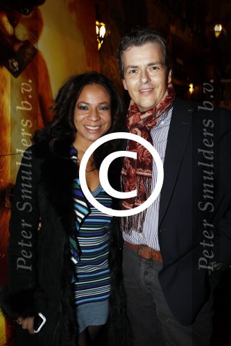 Amsterdam 4 december 2011
Premiere de gelaarsde kat in tuschinski. Nurlaila Kareem met man Muriel Wolda
Peter Smulders bv