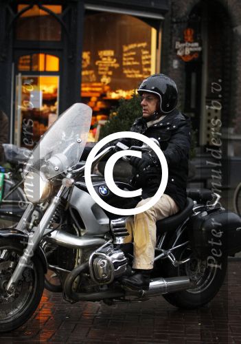 Amsterdam 17 december 2011
Oscar hammerstein in de regen op zijn motor.
Peter Smulders bv
