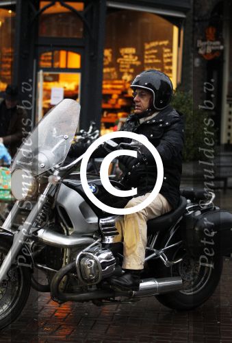 Amsterdam 17 december 2011
Oscar hammerstein in de regen op zijn motor.
Peter Smulders bv