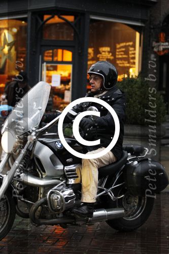 Amsterdam 17 december 2011
Oscar hammerstein in de regen op zijn motor.
Peter Smulders bv