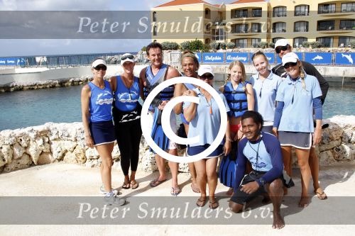 Curacao 8 januari 2011
Gerard Joling Patty Brard en Romy Omtzigt zwemmen bij de dolphin academy
bij seaquarium met dolfijnen.
Peter Smulders bv