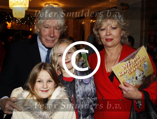 Amsterdam 22 december 2011
Premiere kerstcircus in carre. Paul v Vliet met vrouw en kleinkinderen
Peter Smulders bv