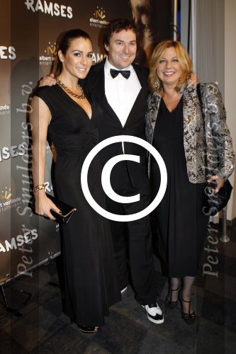 Den Haag 1 december 2011
Premiere Ramses in de schowburg van Den Haag. Quinty Trustfull Loretta Schrijver en Casper Burgi
Peter Smulders bv