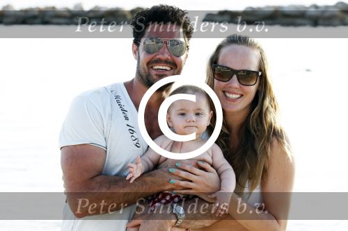Curacao 2 januari 2011
Regina Romeijn met vriend Erdem en dochter Bardot opmambo beach.
Peter Smulders bv