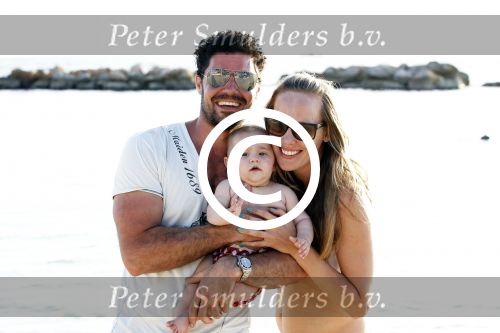 Curacao 2 januari 2011
Regina Romeijn met vriend Erdem en dochter Bardot opmambo beach.
Peter Smulders bv