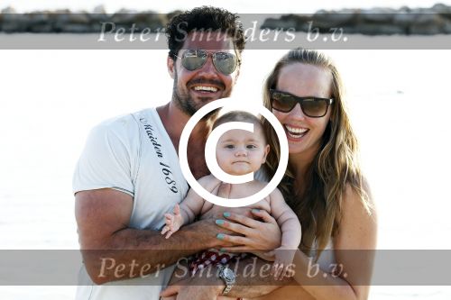 Curacao 2 januari 2011
Regina Romeijn met vriend Erdem en dochter Bardot opmambo beach.
Peter Smulders bv