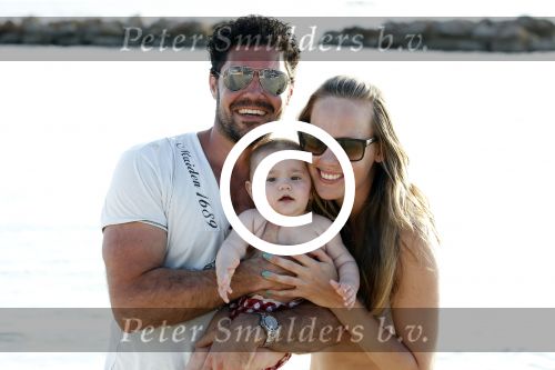 Curacao 2 januari 2011
Regina Romeijn met vriend Erdem en dochter Bardot opmambo beach.
Peter Smulders bv