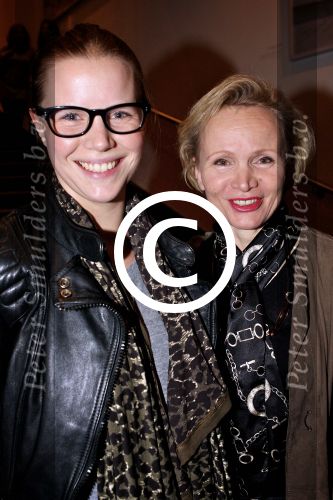 Amsterdam 10 januari 2012
Premiere Emmi en Leo in DeLaMar Theater.  Renee Soutendijk en dochter Caro Lenssen.
Peter Smulders bv