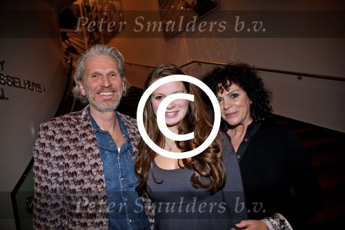 Amsterdam 10 januari 2012
Premiere Emmi en Leo in DeLaMar Theater.  Rob Snoek, Henriette Tol en dochter Louise.
Peter Smulders bv