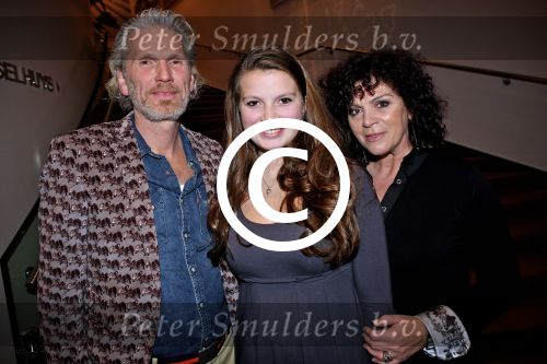 Amsterdam 10 januari 2012
Premiere Emmi en Leo in DeLaMar Theater.  Rob Snoek, Henriette Tol en dochter Louise.
Peter Smulders bv