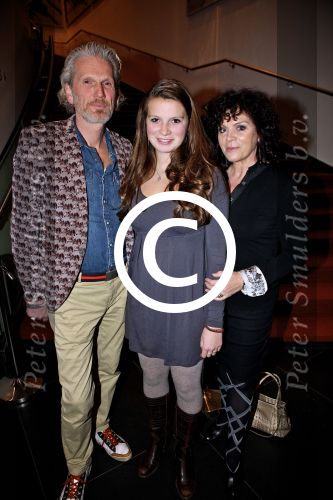 Amsterdam 10 januari 2012
Premiere Emmi en Leo in DeLaMar Theater.  Rob Snoek, Henriette Tol en dochter Louise.
Peter Smulders bv