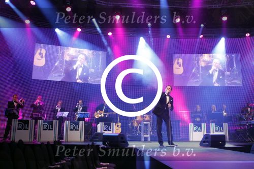 Amsterdam 9 december 2011
Robert Leroy met Big band op de miljonair fair.
Peter Smulders bv