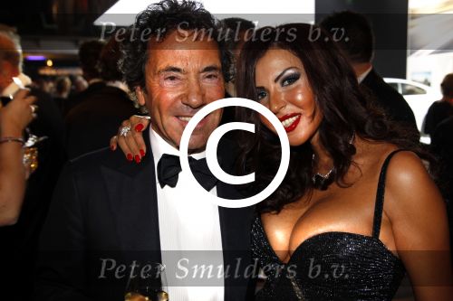 Amsterdam 8 december 2011
Openings en VIP avond van de miljonairfair in de RAI. Ronnie Rosenbaum met vriendin
Peter Smulders bv