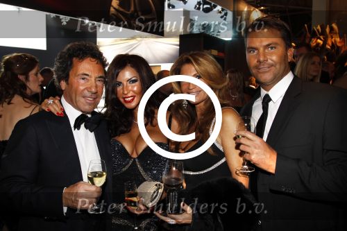 Amsterdam 8 december 2011
Openings en VIP avond van de miljonairfair in de RAI. Ronnie Rosenbaum met vriendin en Yvonne Dubbelboer met marcel priesten
Peter Smulders bv