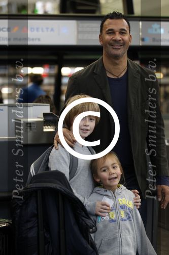 Schiphol 23 december 2011
Ruud Estelle maxim en joelle Gullit vertrekken naar Miami vanaf schiphol.
Peter Smulders bv