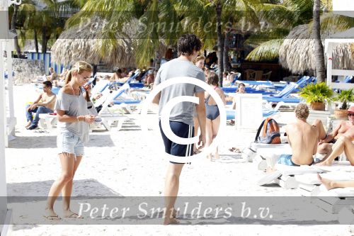 Curacao 31 december 2011
Simon Keizer met vriendin op curacao.
Peter Smulders bv
