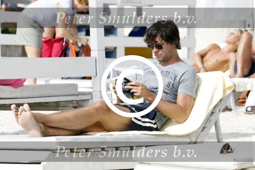 Curacao 31 december 2011
Simon Keizer met vriendin op curacao.
Peter Smulders bv