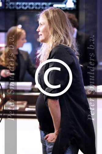 Amsterdam 10 januari 2012
Premiere Emmi en Leo in DeLaMar Theater. Zwangere Sophie Hilbrand.
Peter Smulders bv