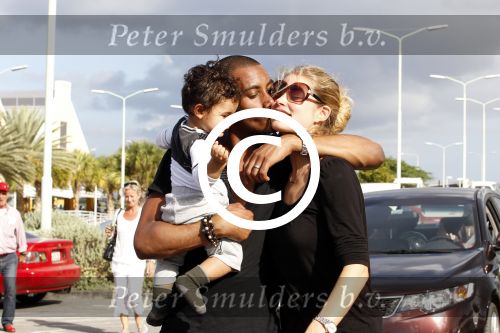 Curacao 8 januari 2012
Sunnery james haalt vrouw en Doutzen Kroes en zoon Phyllon op op het vliegveld van Curacao.
Peter Smulders bv