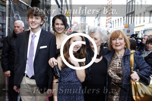 Amsterdam 7 december 2011
Premiere van het gordijnpaleis in Tuschinski. Susan Visser Kitty Courbois Trudy de Jong Isabelle Stokkel en Myron Wouts
Peter Smulders bv