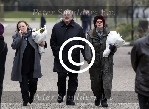 Amsterdam 21 december 2011
Crematie Olga Madsen op westgaarde. Sylvia Kristel
Peter Smulders bv
