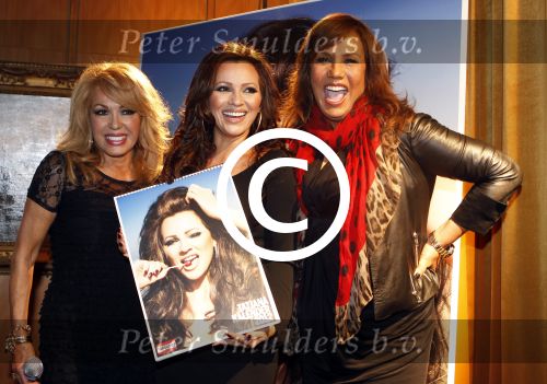 Amsterdam 1 december 2011
Presentatie calender Tatjana in hotel l europe. 
Patricia Paay en Patt Brard reiken hem uit.
Peter Smulders bv