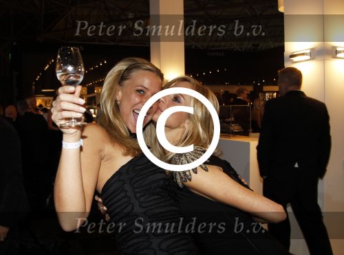 Amsterdam 8 december 2011
Openings en VIP avond van de miljonairfair in de RAI. Veronica Risch met een vriendin
Peter Smulders bv