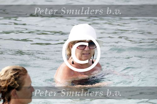 Curacao 30 december 2011
Willeke Alberti met kennissen Junior Zegger en zijn vouw in zee op curacao bij Hotel Avila Beach
Peter Smulders bv