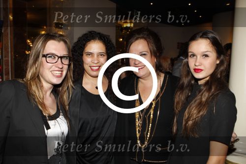 Amsterdam 22 december 2011
Premiere kerstcircus in carre. Xandra Brood met dochters
Peter Smulders bv