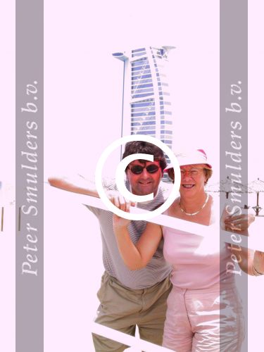 Dubai 6 mei 2001
Albert West met zijn vrouw Joke


PETER SMULDERS BV