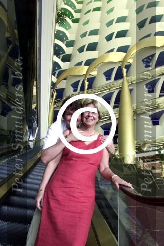 Dubai, 7 mei 2001
Albert West en Joke West


PETER SMULDERS BV