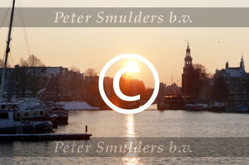 Amsterdam 16 januari 2013
ondergaande zon in amsterdam
Peter Smulders bv