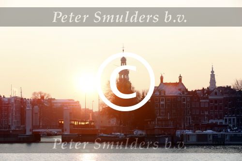 Amsterdam 16 januari 2013
ondergaande zon in amsterdam
Peter Smulders bv