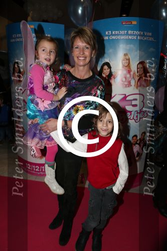 Amsterdam, 9 December 2012
Premiere Speelfilm de Drie Bengeltjes van K3
Anky v Grunsven met haar kinderen
Foto Peter Smulders BV