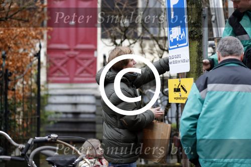 Amsterdam 22 december 2012
Isa Hoes aan het verhuizen naar haar nieuwe huis aan het vondelpark. Broer Antonie Kamerling
Peter Smulders bv